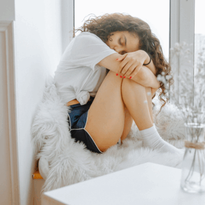 Dolore cronico e yoga: il distacco